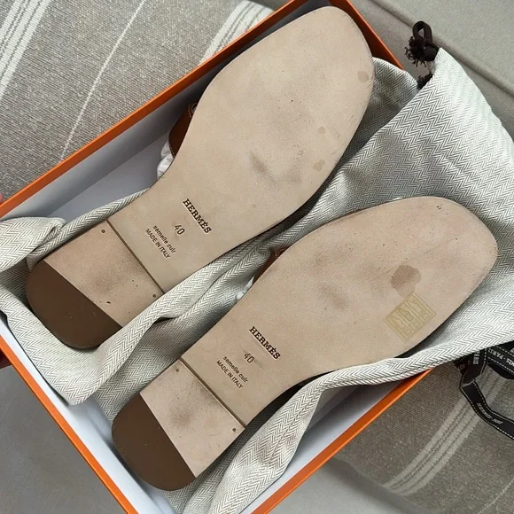 Hermes Oran Sandals in “Gold” size 40 - Picture 4 of 7